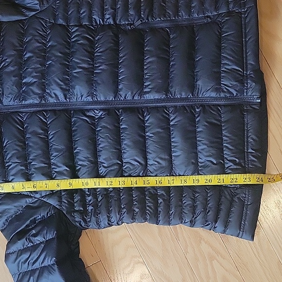 Quince Lightweight Down Packable Puffer Jacket - Picture 16 of 16